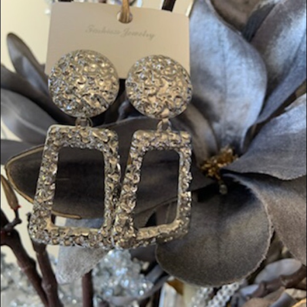 Earring - Picture 2 of 3